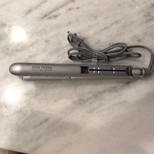 John Frieda straightening iron 455